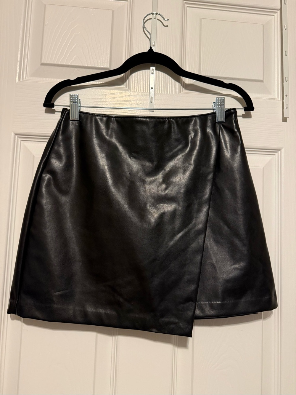 Abercrombie & Fitch Vegan Leather Wrap-Front Mini Skort Black Small